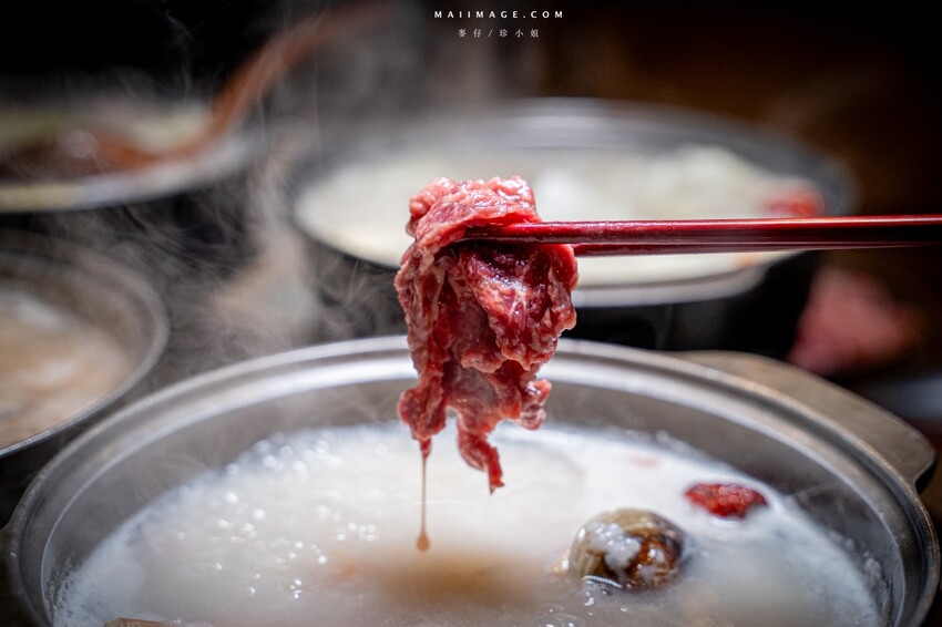 台北市大安區【台北美食】粥起 粥底火鍋.熱炒~今年冬天不能不知道的粥底火鍋。當月壽星來用餐就送18顆大文蛤,捷運大