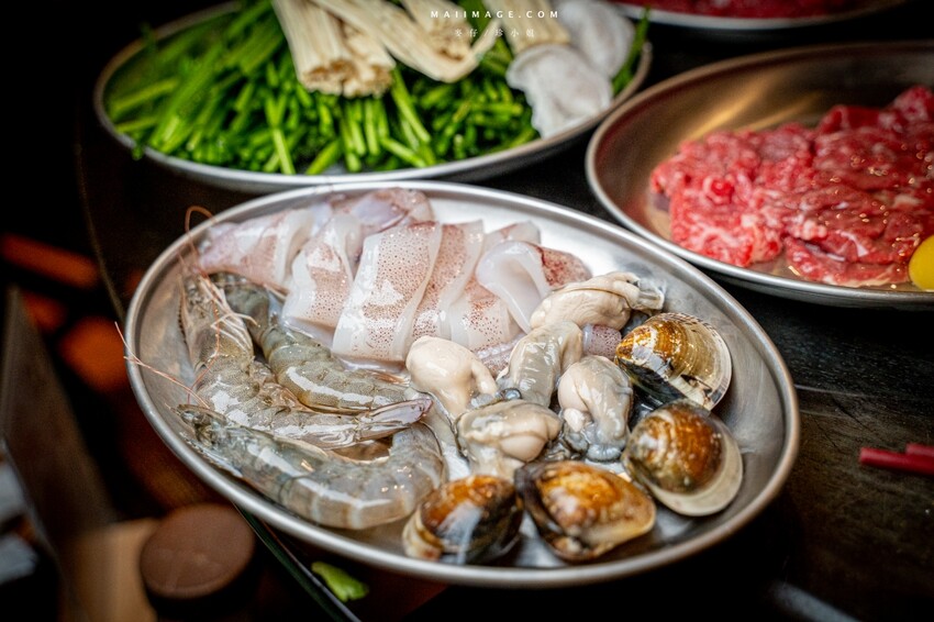 台北市大安區【台北美食】粥起 粥底火鍋.熱炒~今年冬天不能不知道的粥底火鍋。當月壽星來用餐就送18顆大文蛤,捷運大