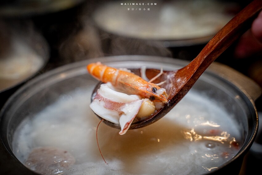 台北市大安區【台北美食】粥起 粥底火鍋.熱炒~今年冬天不能不知道的粥底火鍋。當月壽星來用餐就送18顆大文蛤,捷運大