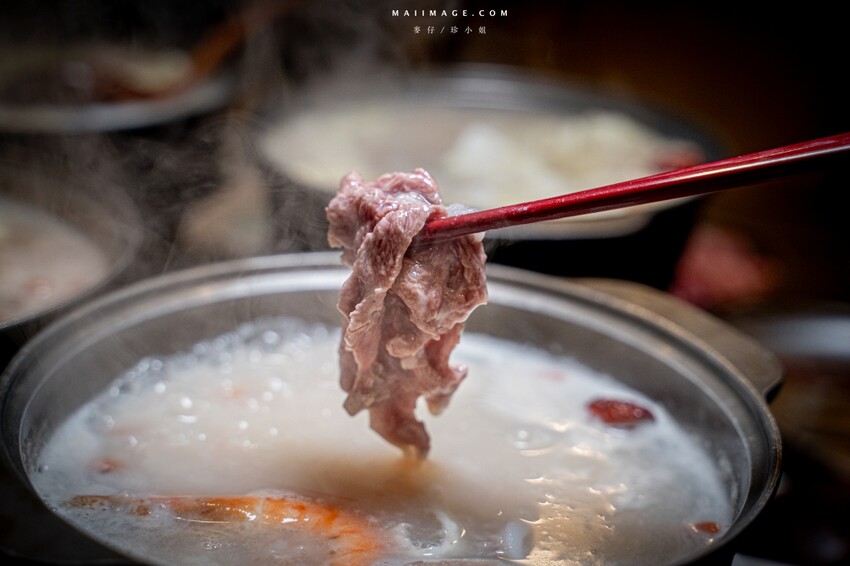 台北市大安區【台北美食】粥起 粥底火鍋.熱炒~今年冬天不能不知道的粥底火鍋。當月壽星來用餐就送18顆大文蛤,捷運大