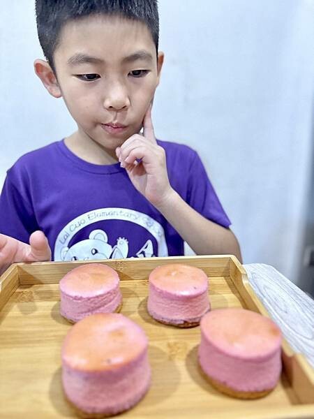 【蛋糕推薦】紅龍果乳酪蛋糕、天然無添加、入口即化的幸福滋味