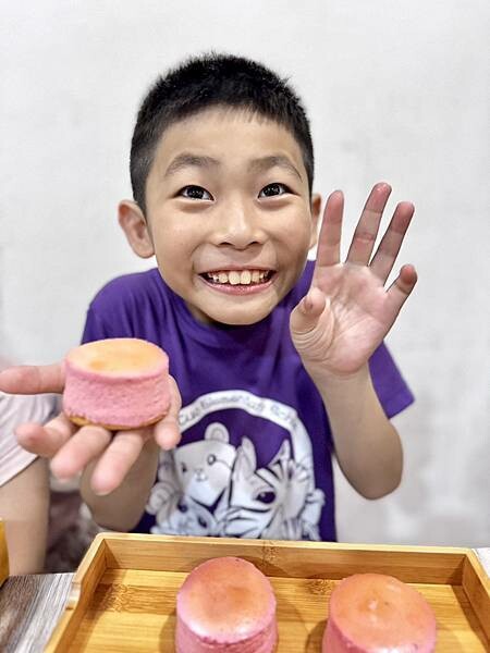 【蛋糕推薦】紅龍果乳酪蛋糕、天然無添加、入口即化的幸福滋味