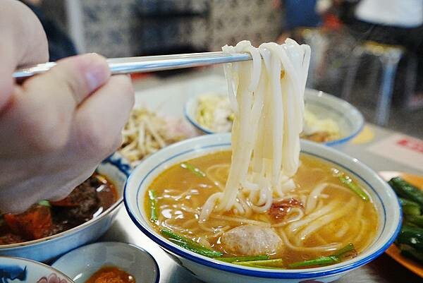 【頭份美食】來馬芽菜雞 來自怡保的傳統美味 文昌雞 芽菜 沙