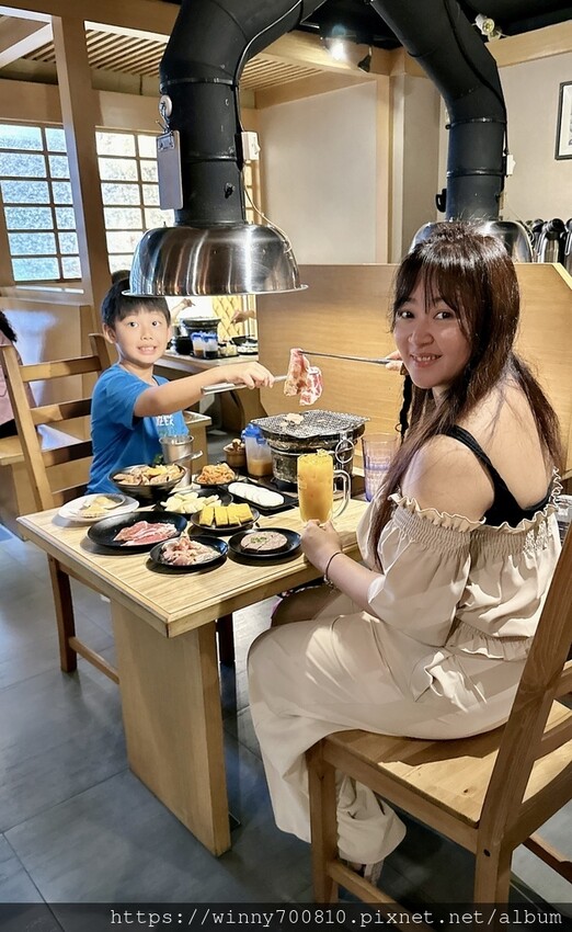 新北市蘆洲區新北/蘆洲燒肉好選擇！在地23年歷史【燒肉屋(蘆洲店)】雙人套餐$1980超高CP值！大推手工和牛漢堡排、豬五花