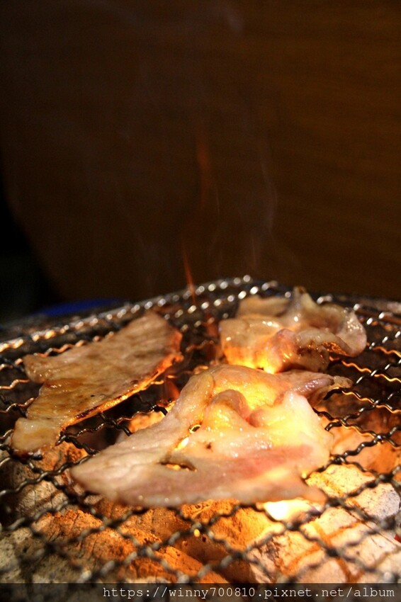 新北市蘆洲區新北/蘆洲燒肉好選擇！在地23年歷史【燒肉屋(蘆洲店)】雙人套餐$1980超高CP值！大推手工和牛漢堡排、豬五花