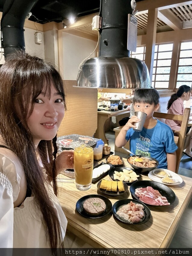 新北市蘆洲區新北/蘆洲燒肉好選擇！在地23年歷史【燒肉屋(蘆洲店)】雙人套餐$1980超高CP值！大推手工和牛漢堡排、豬五花