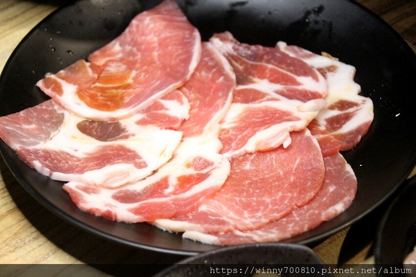 新北市蘆洲區新北/蘆洲燒肉好選擇！在地23年歷史【燒肉屋(蘆洲店)】雙人套餐$1980超高CP值！大推手工和牛漢堡排、豬五花