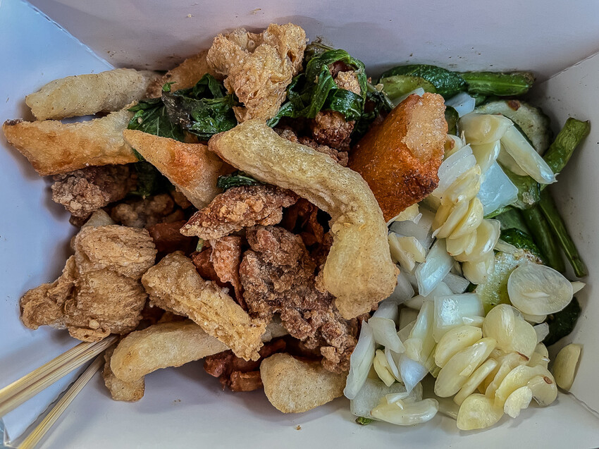 高雄市小港區小港美食 – 台灣第一家鹹酥雞 x 藝人張文綺老家開的店