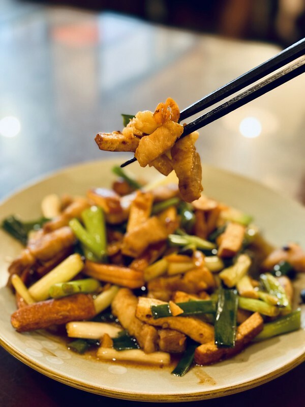 桃園市大園區台灣｜大園｜三塊厝懷舊美食餐館，不起眼的小店，有美味的客家菜跟滿滿的人情味。（大園美食）