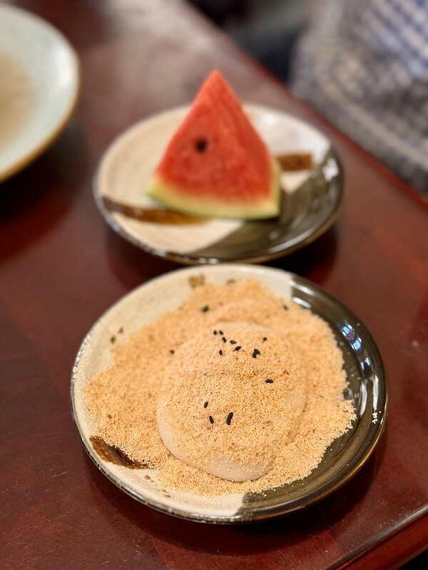 桃園市大園區台灣｜大園｜三塊厝懷舊美食餐館，不起眼的小店，有美味的客家菜跟滿滿的人情味。（大園美食）