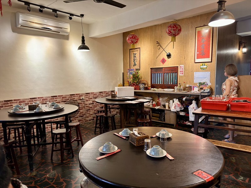 桃園市大園區台灣｜大園｜三塊厝懷舊美食餐館，不起眼的小店，有美味的客家菜跟滿滿的人情味。（大園美食）