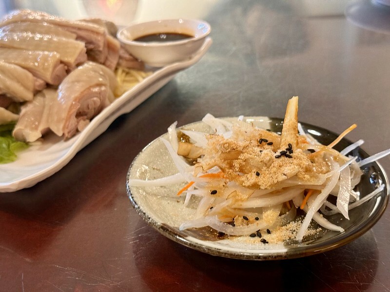 桃園市大園區台灣｜大園｜三塊厝懷舊美食餐館，不起眼的小店，有美味的客家菜跟滿滿的人情味。（大園美食）