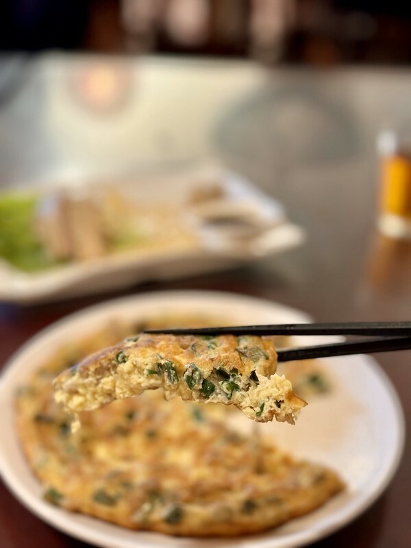 桃園市大園區台灣｜大園｜三塊厝懷舊美食餐館，不起眼的小店，有美味的客家菜跟滿滿的人情味。（大園美食）