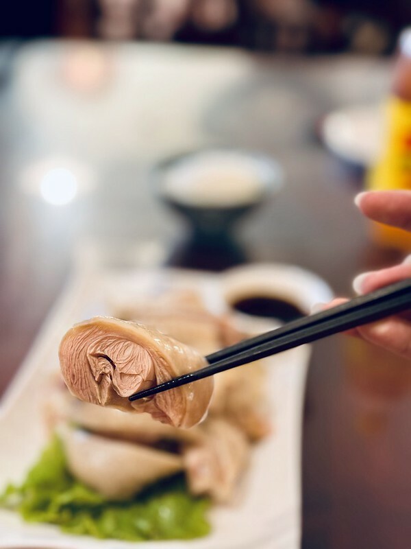 桃園市大園區台灣｜大園｜三塊厝懷舊美食餐館，不起眼的小店，有美味的客家菜跟滿滿的人情味。（大園美食）