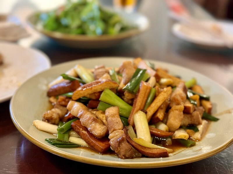 桃園市大園區台灣｜大園｜三塊厝懷舊美食餐館，不起眼的小店，有美味的客家菜跟滿滿的人情味。（大園美食）