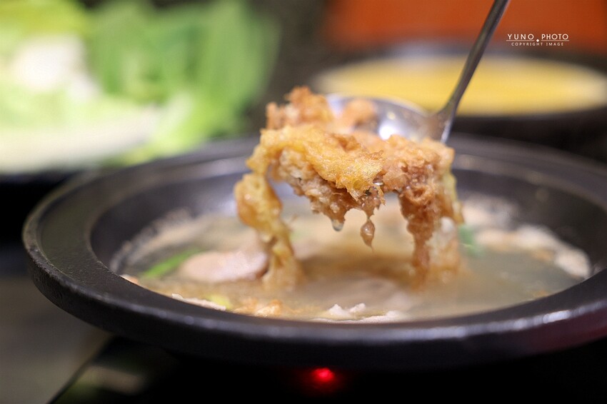 全台首間韓團應援火鍋 桌邊爆炒＋蔬菜火鍋料、冰品、飲料吃到飽318元起 營業至凌晨2點｜阿米石頭火鍋 (台中北屯美食)