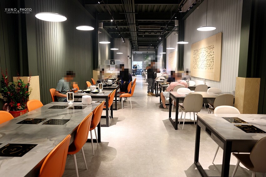 全台首間韓團應援火鍋 桌邊爆炒＋蔬菜火鍋料、冰品、飲料吃到飽318元起 營業至凌晨2點｜阿米石頭火鍋 (台中北屯美食)
