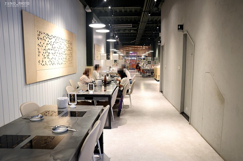 全台首間韓團應援火鍋 桌邊爆炒＋蔬菜火鍋料、冰品、飲料吃到飽318元起 營業至凌晨2點｜阿米石頭火鍋 (台中北屯美食)