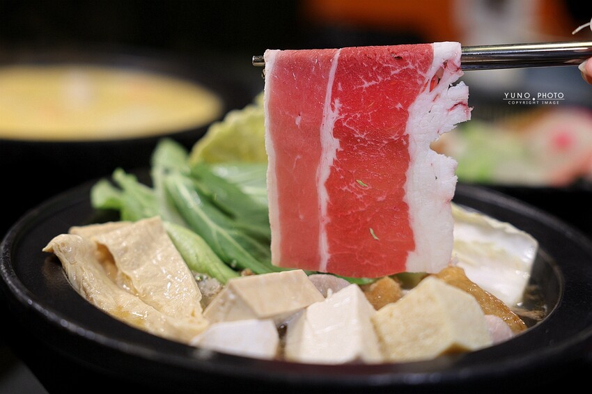 全台首間韓團應援火鍋 桌邊爆炒＋蔬菜火鍋料、冰品、飲料吃到飽318元起 營業至凌晨2點｜阿米石頭火鍋 (台中北屯美食)