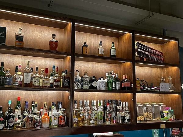 二訪⎜整點敲鐘免費招待一杯shot⎜調酒買一送一