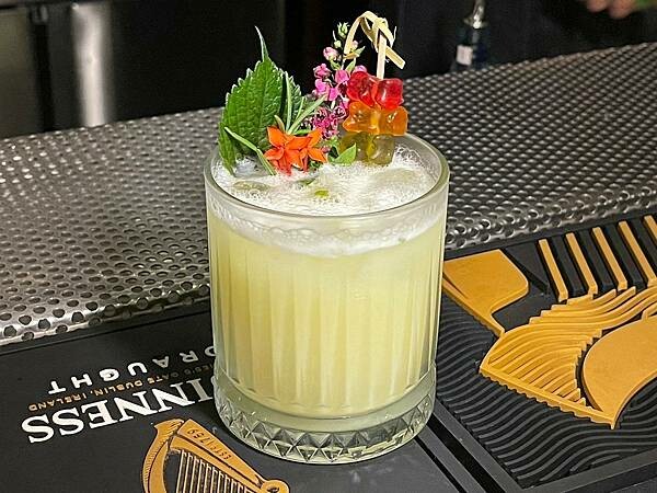 二訪⎜整點敲鐘免費招待一杯shot⎜調酒買一送一