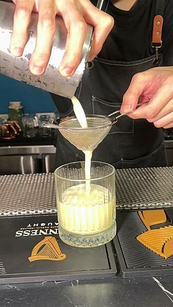 二訪⎜整點敲鐘免費招待一杯shot⎜調酒買一送一