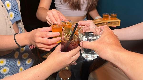 二訪⎜整點敲鐘免費招待一杯shot⎜調酒買一送一