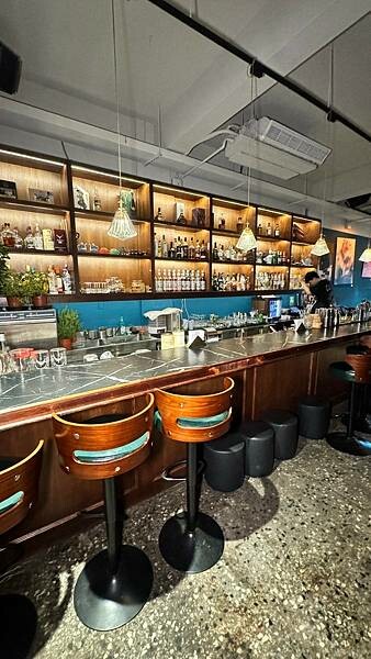 二訪⎜整點敲鐘免費招待一杯shot⎜調酒買一送一