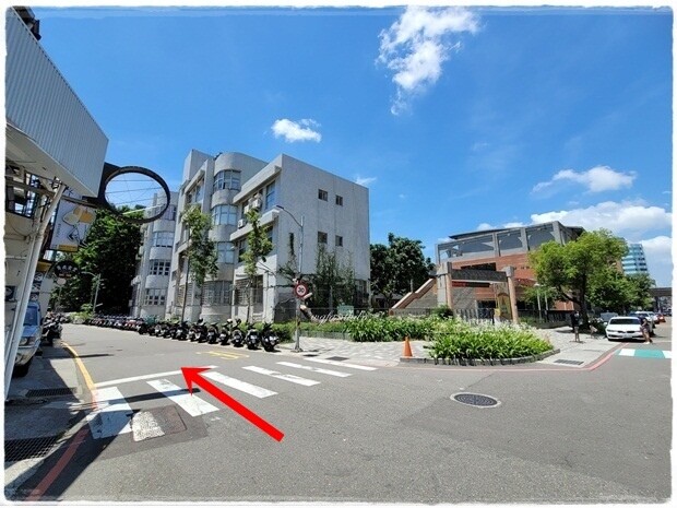 【新竹】護城河畔的樹屋書店～可過夜的書店 讓你睡前閱讀、深夜咖啡廳讓你醒後選書～ 書店、咖啡、甜點、文