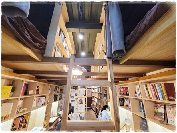 【新竹】護城河畔的樹屋書店～可過夜的書店 讓你睡前閱讀、深夜咖啡廳讓你醒後選書～ 書店、咖啡、甜點、文