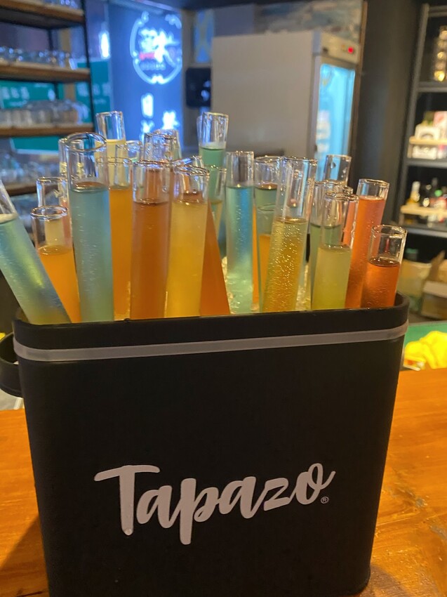 新北市永和區#我來開箱🧪🧪幾歲送幾支試管酒，永和區高CP值薰花日式餐酒館