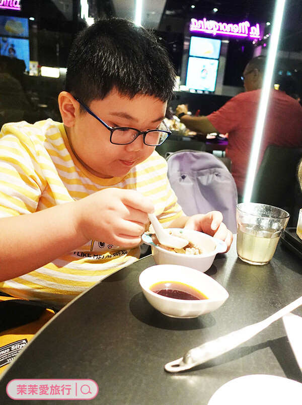 台北吃到飽推薦｜辛殿麻辣鍋 信義店｜優質肉品、海鮮、COLD STONE、La Menorquin冰淇淋無限爽吃！