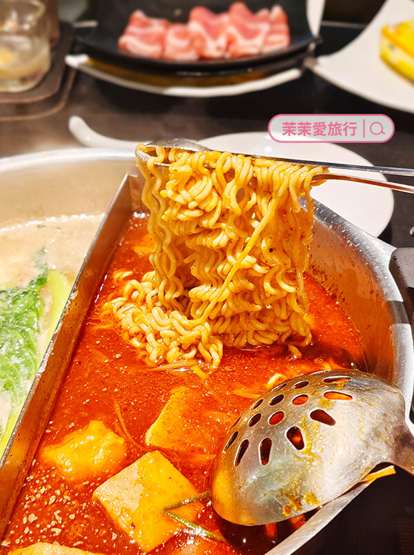 台北吃到飽推薦｜辛殿麻辣鍋 信義店｜優質肉品、海鮮、COLD STONE、La Menorquin冰淇淋無限爽吃！