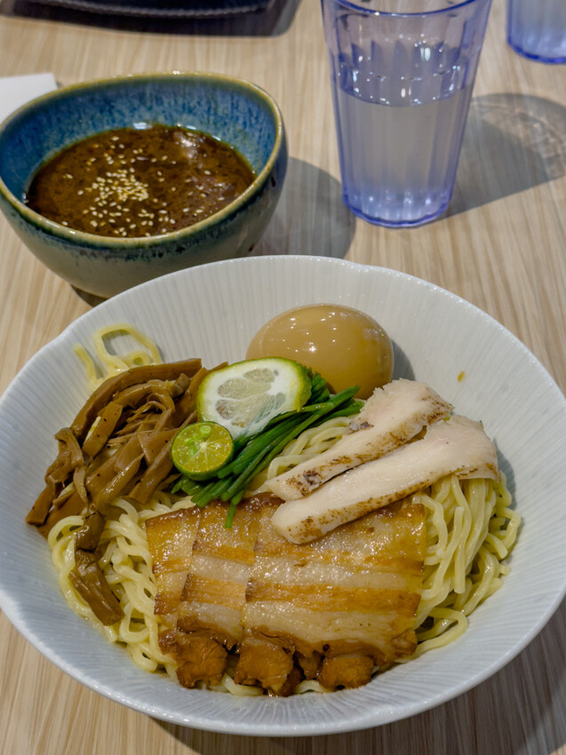 高雄市苓雅區高雄美食 – 餘地咖啡