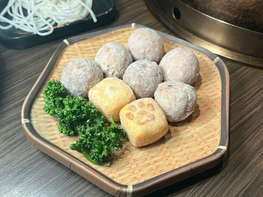 (台北螺螄粉)沐澄螺螄粉鴛鴦鍋~全台首創螺螄粉鴛鴦鍋!湯頭香 (台北螺螄粉)沐澄螺螄粉鴛鴦鍋~全台首創螺螄粉鴛鴦鍋!湯頭香