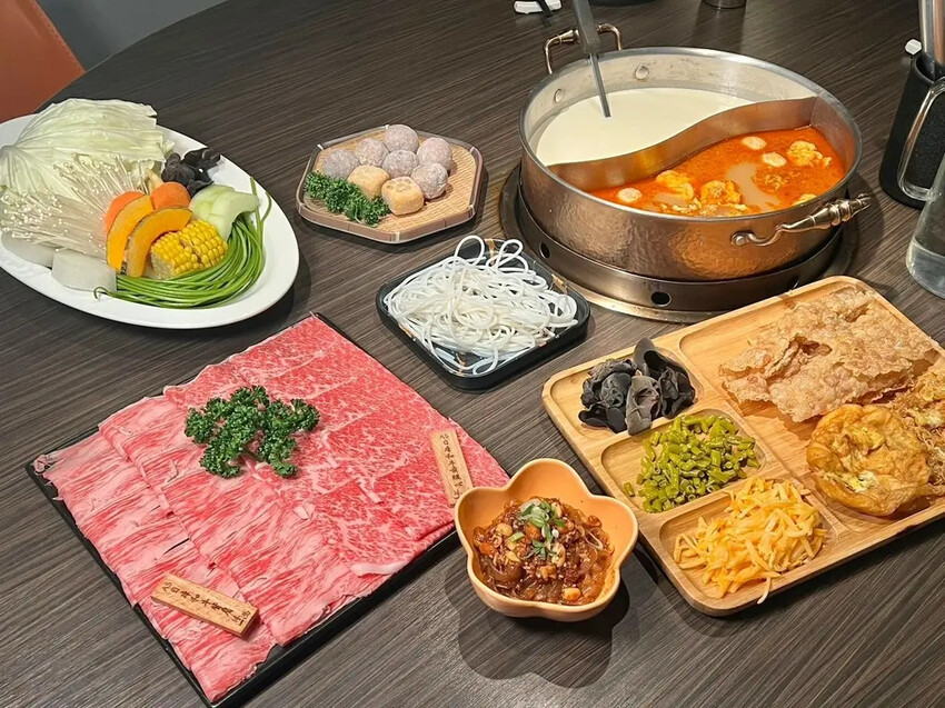 (台北螺螄粉)沐澄螺螄粉鴛鴦鍋~全台首創螺螄粉鴛鴦鍋!湯頭香 (台北螺螄粉)沐澄螺螄粉鴛鴦鍋~全台首創螺螄粉鴛鴦鍋!湯頭香