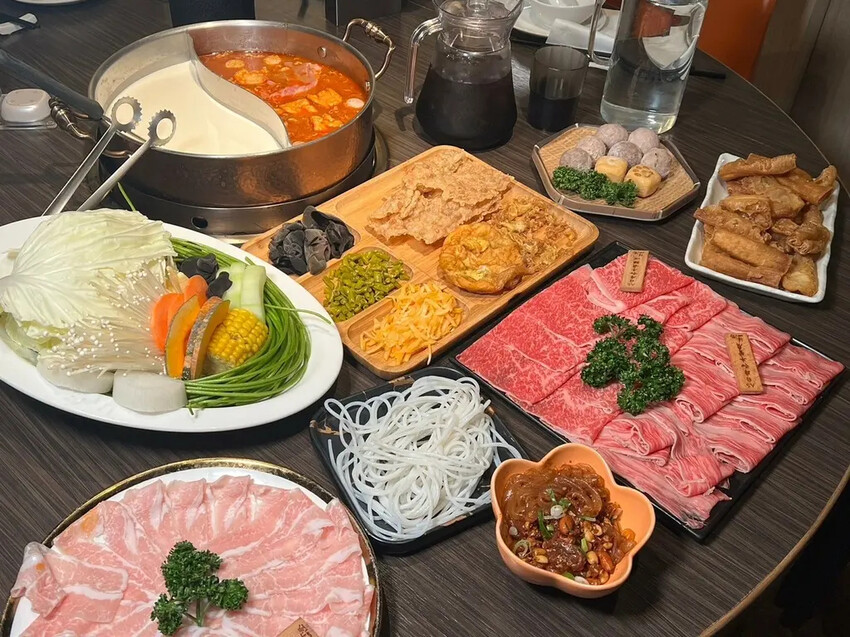 (台北螺螄粉)沐澄螺螄粉鴛鴦鍋~全台首創螺螄粉鴛鴦鍋!湯頭香 (台北螺螄粉)沐澄螺螄粉鴛鴦鍋~全台首創螺螄粉鴛鴦鍋!湯頭香