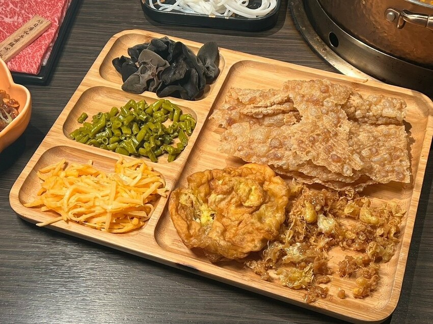 (台北螺螄粉)沐澄螺螄粉鴛鴦鍋~全台首創螺螄粉鴛鴦鍋!湯頭香 (台北螺螄粉)沐澄螺螄粉鴛鴦鍋~全台首創螺螄粉鴛鴦鍋!湯頭香