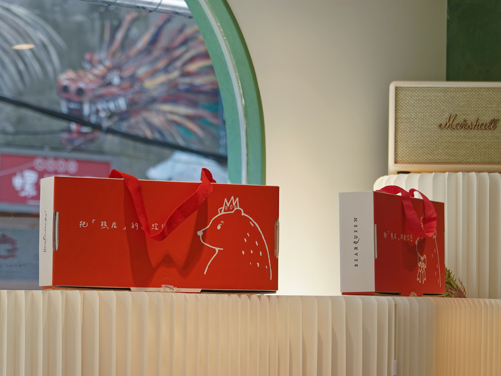 2024年台灣百大金質獎得主，總統府御用伴手禮熊后插旗台北中山赤峰街