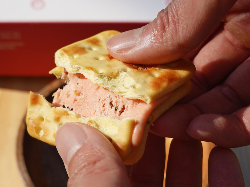 2024年台灣百大金質獎得主，總統府御用伴手禮熊后插旗台北中山赤峰街