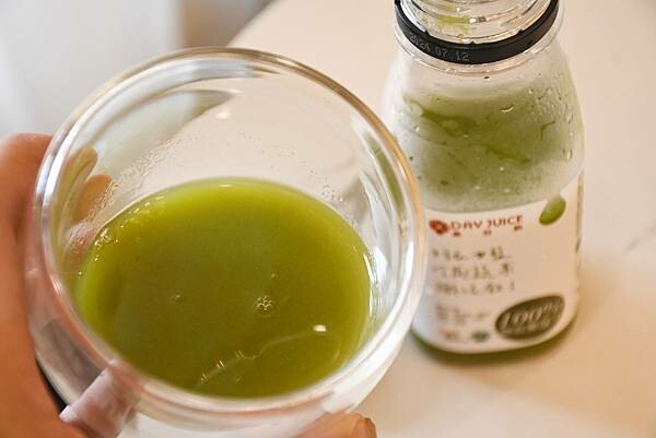 台北市信義區天天五蔬果，你做到了嗎？好喝、實在、又營養的冷壓蔬果汁就是這一家【果日飲】！沒喝過，真的不要先說NO~