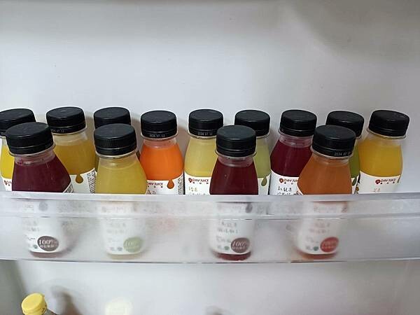 台北市信義區天天五蔬果，你做到了嗎？好喝、實在、又營養的冷壓蔬果汁就是這一家【果日飲】！沒喝過，真的不要先說NO~