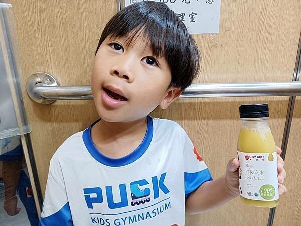 台北市信義區天天五蔬果，你做到了嗎？好喝、實在、又營養的冷壓蔬果汁就是這一家【果日飲】！沒喝過，真的不要先說NO~