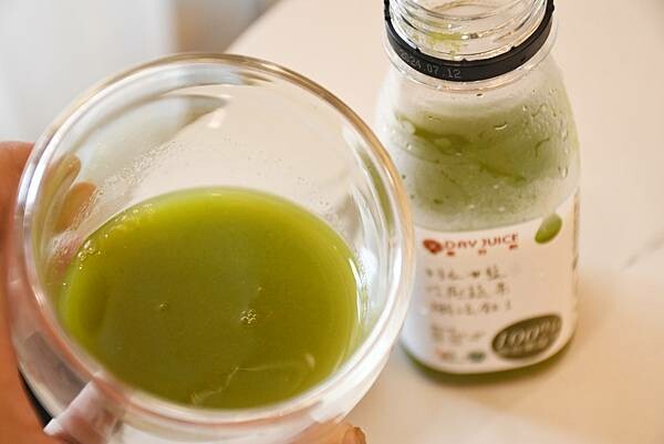 台北市信義區天天五蔬果，你做到了嗎？好喝、實在、又營養的冷壓蔬果汁就是這一家【果日飲】！沒喝過，真的不要先說NO~