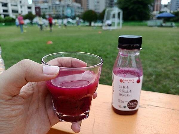 台北市信義區天天五蔬果，你做到了嗎？好喝、實在、又營養的冷壓蔬果汁就是這一家【果日飲】！沒喝過，真的不要先說NO~