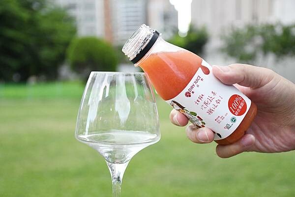 台北市信義區天天五蔬果，你做到了嗎？好喝、實在、又營養的冷壓蔬果汁就是這一家【果日飲】！沒喝過，真的不要先說NO~