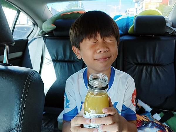 台北市信義區天天五蔬果，你做到了嗎？好喝、實在、又營養的冷壓蔬果汁就是這一家【果日飲】！沒喝過，真的不要先說NO~