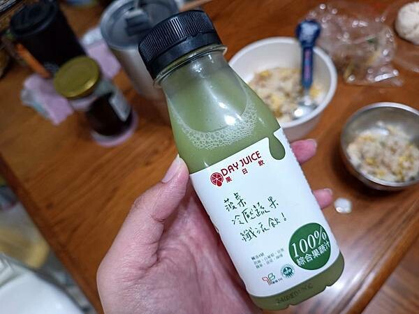 台北市信義區天天五蔬果，你做到了嗎？好喝、實在、又營養的冷壓蔬果汁就是這一家【果日飲】！沒喝過，真的不要先說NO~