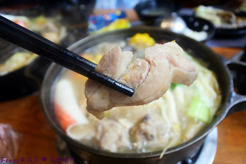 嘉義火鍋推薦「小旬湯」燒酒點火秀 日式銅盤烤肉，假日人氣爆棚。