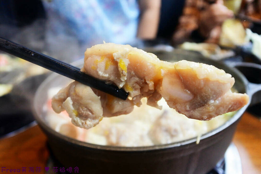 嘉義火鍋推薦「小旬湯」燒酒點火秀 日式銅盤烤肉，假日人氣爆棚。